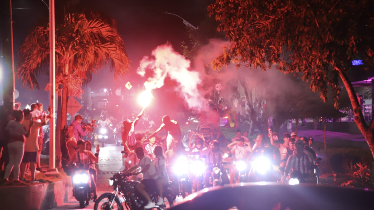 Video | Así fue el impresionante recibimiento y la celebración de los hinchas del Junior en Barranquilla tras lograr la estrella 11 Video | Así fue el impresionante recibimiento y la celebración de los hinchas del Junior en Barranquilla tras lograr la estrella 11