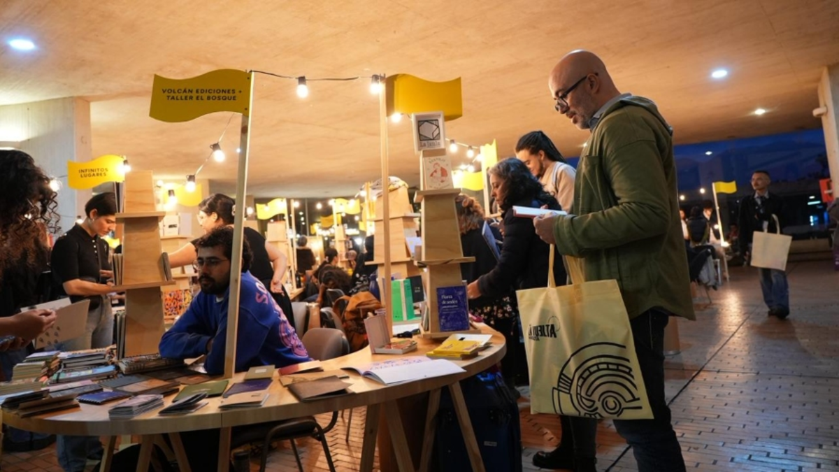 La Vuelta 2025: más de 6.000 visitantes celebraron la feria nacional de editoriales independientes en Bogotá La Vuelta 2025: más de 6.000 visitantes celebraron la feria nacional de editoriales independientes en Bogotá