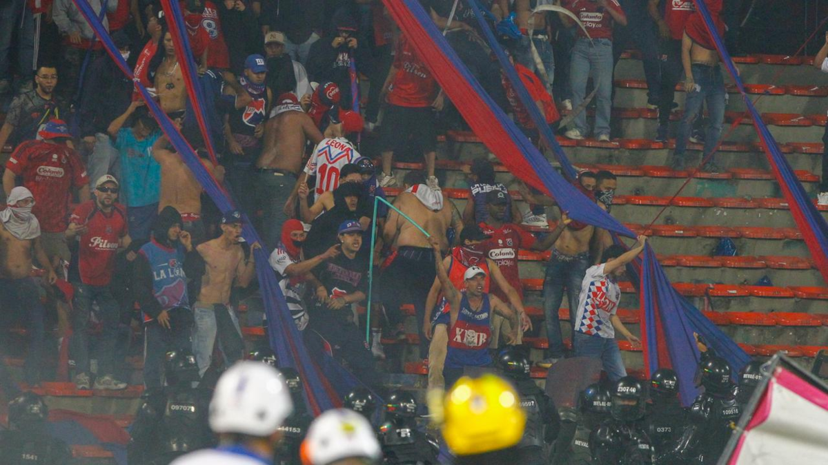 Video | Este es el parte oficial de heridos tras la pelea entre barras en la final de la Copa Colombia entre Medellín y Nacional Video | Este es el parte oficial de heridos tras la pelea entre barras en la final de la Copa Colombia entre Medellín y Nacional
