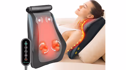 La lista definitiva de regalos de Navidad para las abuelas: 20 ideas para sorprenderlas y hacerlas sonreír Este masajeador eléctrico tiene un diseño compacto, fácil de guardar.