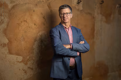 Luis de Lecea, neurocientífico: “Con nuestros hábitos nos estamos cargando una fase muy placentera del sueño” Luis de Lecea, neurocientífico: “Con nuestros hábitos nos estamos cargando una fase muy placentera del sueño”