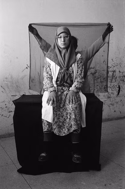 El aula reinventada del fotógrafo Hicham Benohoud como metáfora de la sociedad marroquí El aula reinventada del fotógrafo Hicham Benohoud como metáfora de la sociedad marroquí