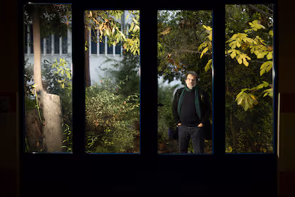 Víctor Bermúdez, profesor de Filosofía: “Hemos perdido el control del proceso educativo, lo que damos en clase es en gran medida un simulacro” Víctor Bermúdez, profesor de Filosofía: “Hemos perdido el control del proceso educativo, lo que damos en clase es en gran medida un simulacro”