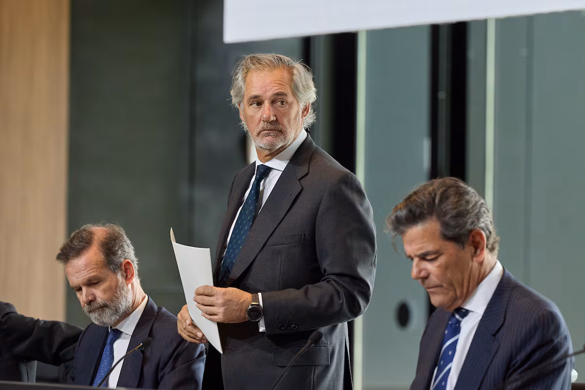 Acciona crea una comisión con el ex presidente de la CNMV y el jefe de EY en España para auditar su política anticorrupción EL PAÍS