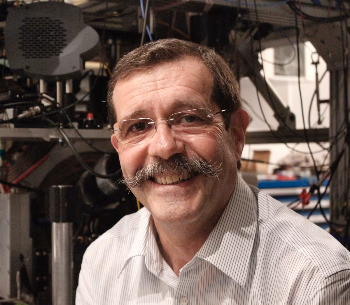 Alain Aspect, Nobel de Física: “Einstein era tan inteligente que habría tenido que reconocer el entrelazamiento cuántico” EL PAÍS