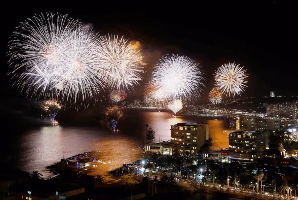 Año Nuevo 2026 en Chile: las comunas que tendrán espectáculos de fuegos artificiales para la celebración EL PAÍS