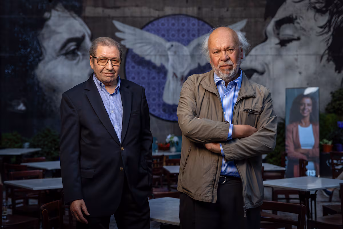 Ascanio Cavallo y Antonio Martínez: “Quisimos tomarle el pelo a eso de que la película del mes pasado ya es vieja” EL PAÍS
