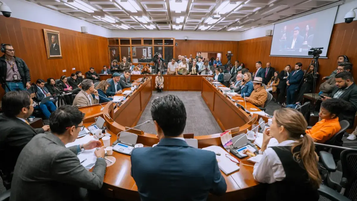 Asociaciones científicas piden archivar o corregir la reforma a la salud ante ‘panorama devastador’ del sistema Asociaciones científicas piden archivar o corregir la reforma a la salud ante ‘panorama devastador’ del sistema