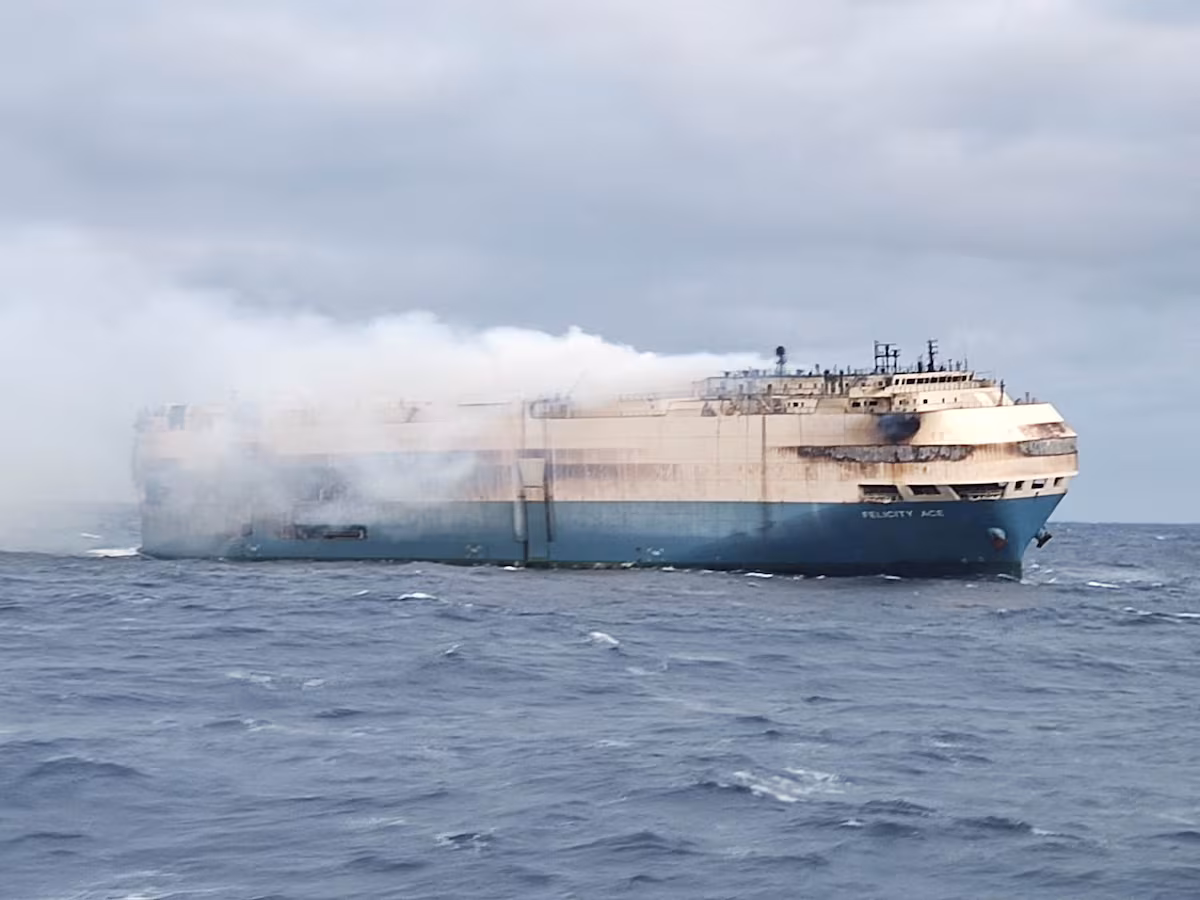 Blaze on ship carrying Porsches and Bentleys could cost Volkswagen $155 million EL PAÍS