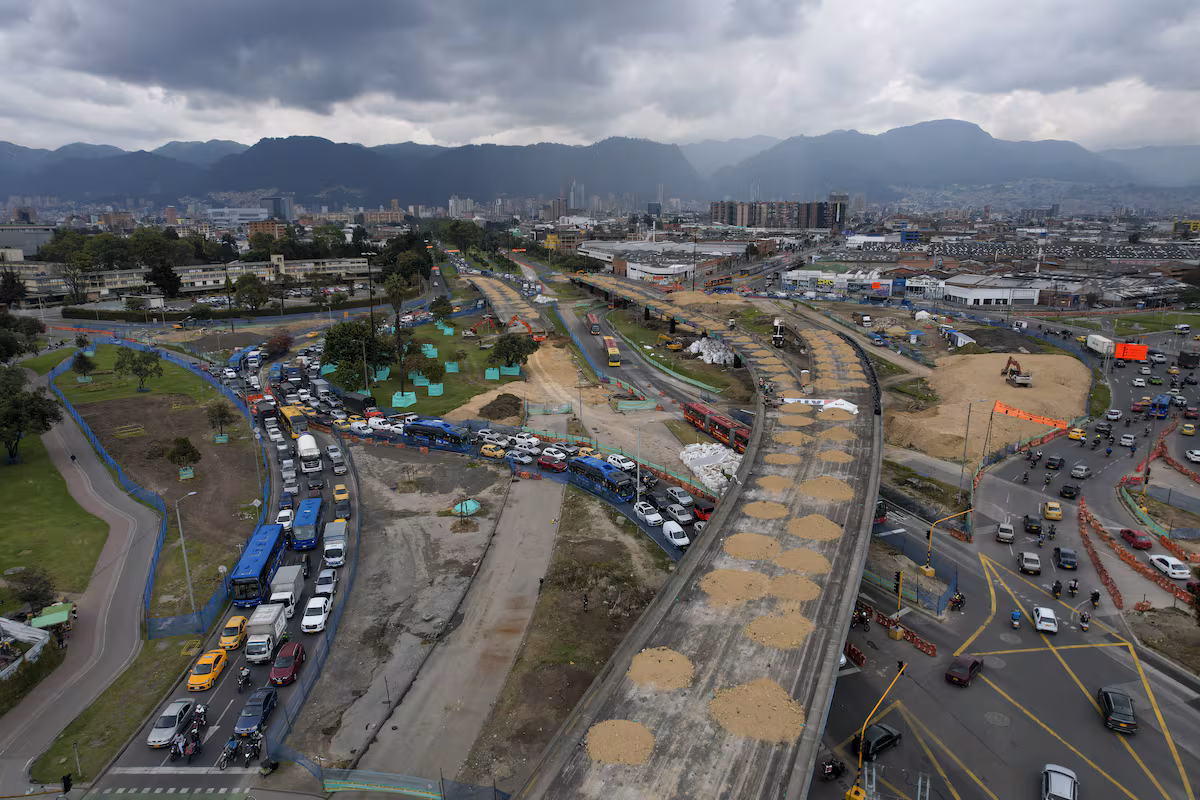 Bogotá multiplica sus obras mientras intenta poner las necesidades ciudadanas en el centro EL PAÍS