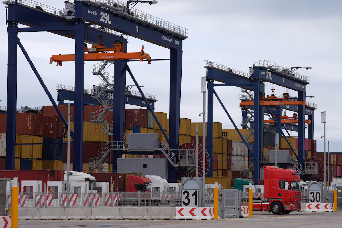 Bruselas investiga la compra de la operadora TERCAT del Puerto de Barcelona por el gigante MSC y la china Hutchison Ports EL PAÍS