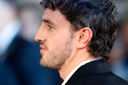 Por qué cada vez más hombres se ponen pendientes tras los 40: “Ya no nos importa el qué dirán” Por qué cada vez más hombres se ponen pendientes tras los 40: “Ya no nos importa el qué dirán”