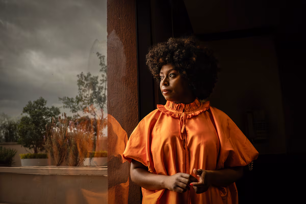 Chimamanda Ngozi: “Si nuestros líderes leyeran buenas novelas, gobernarían mejor” EL PAÍS