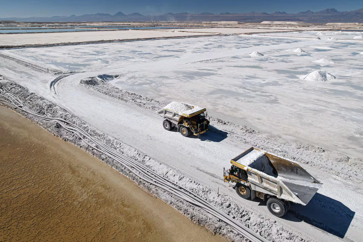 Codelco y SQM crean NovaAndino Litio, la compañía conjunta para explotar litio en Salar de Atacama EL PAÍS