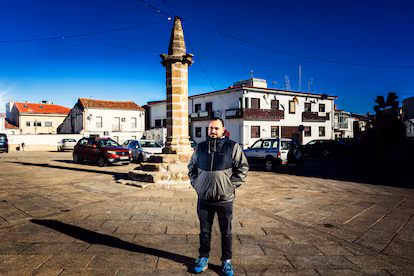 Extremadura se mira al espejo en unas elecciones clave: “Prohibiría que vengan de Madrid” Extremadura se mira al espejo en unas elecciones clave: “Prohibiría que vengan de Madrid”