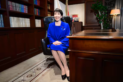 El movimiento Sanakatsu o cómo Sanae Takaichi, la primera ministra de Japón, se ha convertido en prescriptora involuntaria de estilo El movimiento Sanakatsu o cómo Sanae Takaichi, la primera ministra de Japón, se ha convertido en prescriptora involuntaria de estilo