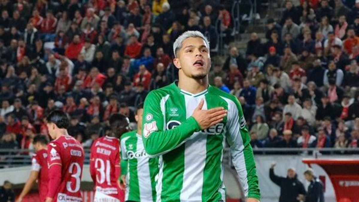El 'Cucho' Hernández anota nuevo gol e impulsa al Real Betis en la Copa del Rey: video El 'Cucho' Hernández anota nuevo gol e impulsa al Real Betis en la Copa del Rey: video