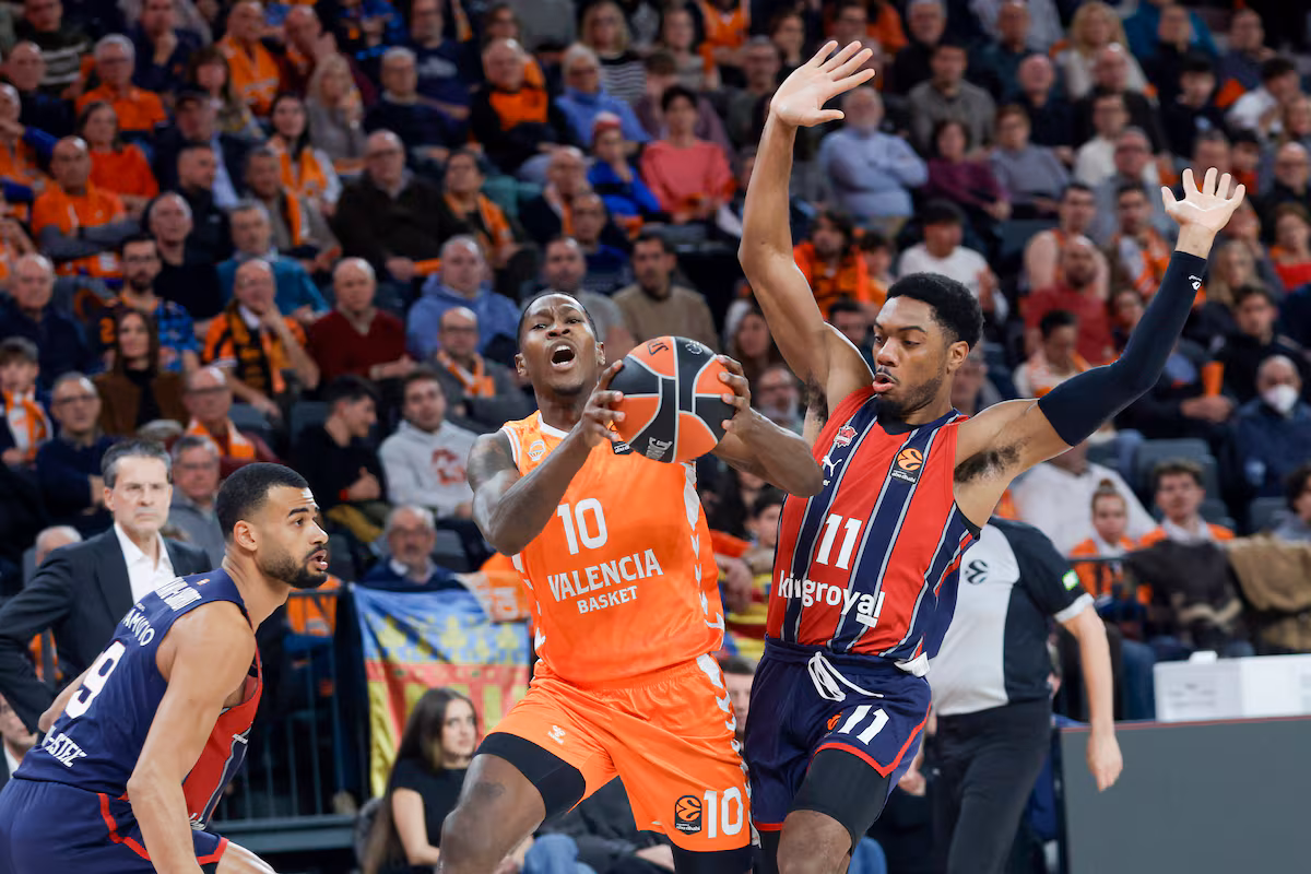El Barça cae en Turquía y el Valencia no da opción al Baskonia EL PAÍS