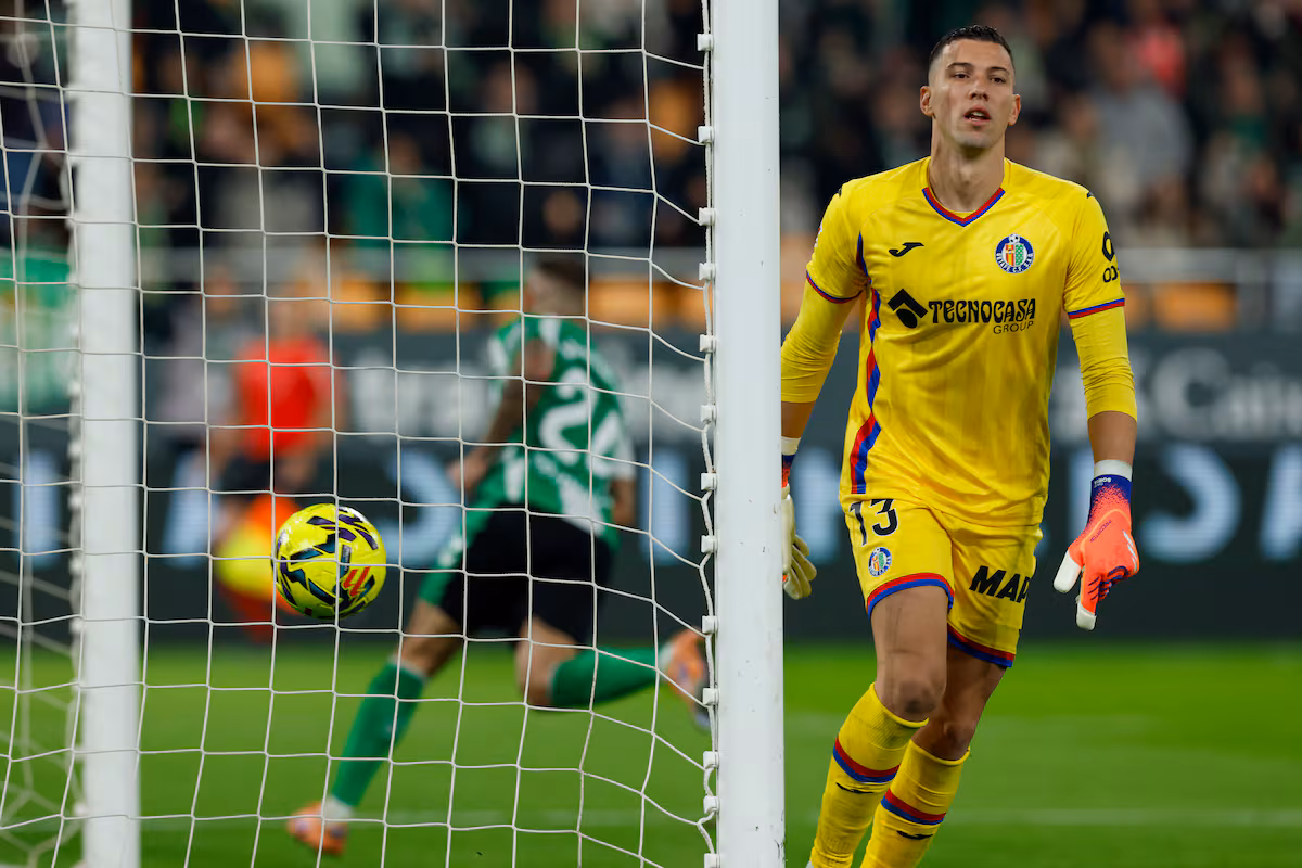 El Betis se pega un festín ante un Getafe desconocido Rafael Pineda