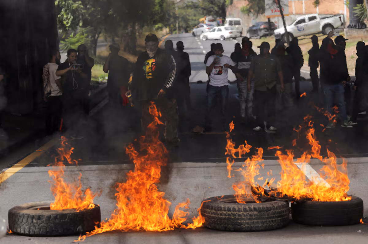 El Consejo Electoral de Honduras advierte de un “inaceptable atentado a la democracia” por las protestas que retrasan el escrutinio definitivo EL PAÍS