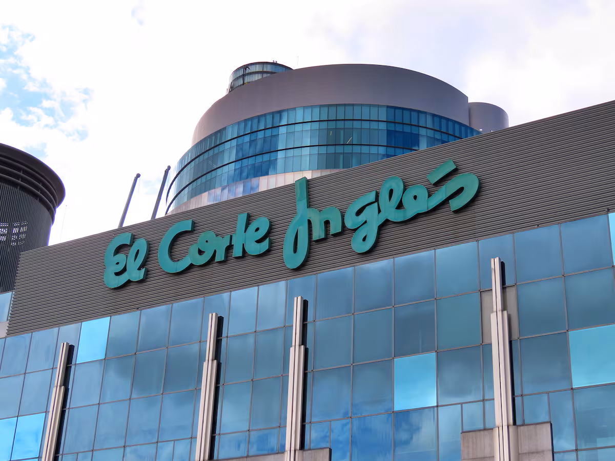 El Corte Inglés amortiza 450 millones de deuda y retrasa hasta 2026 su programa de pagarés Cinco Días