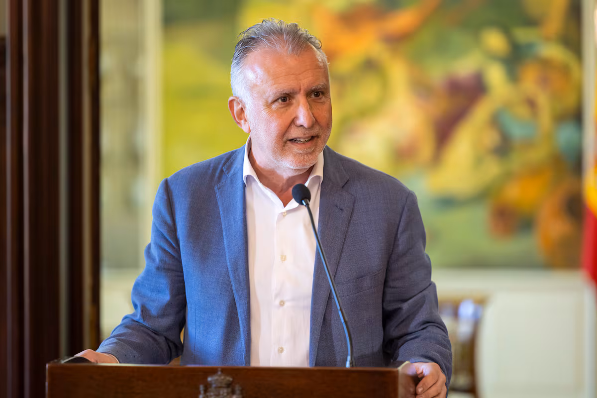 El Gobierno ha derivado a un millar de menores migrantes desde Canarias con la reforma de la ley de Extranjería EL PAÍS