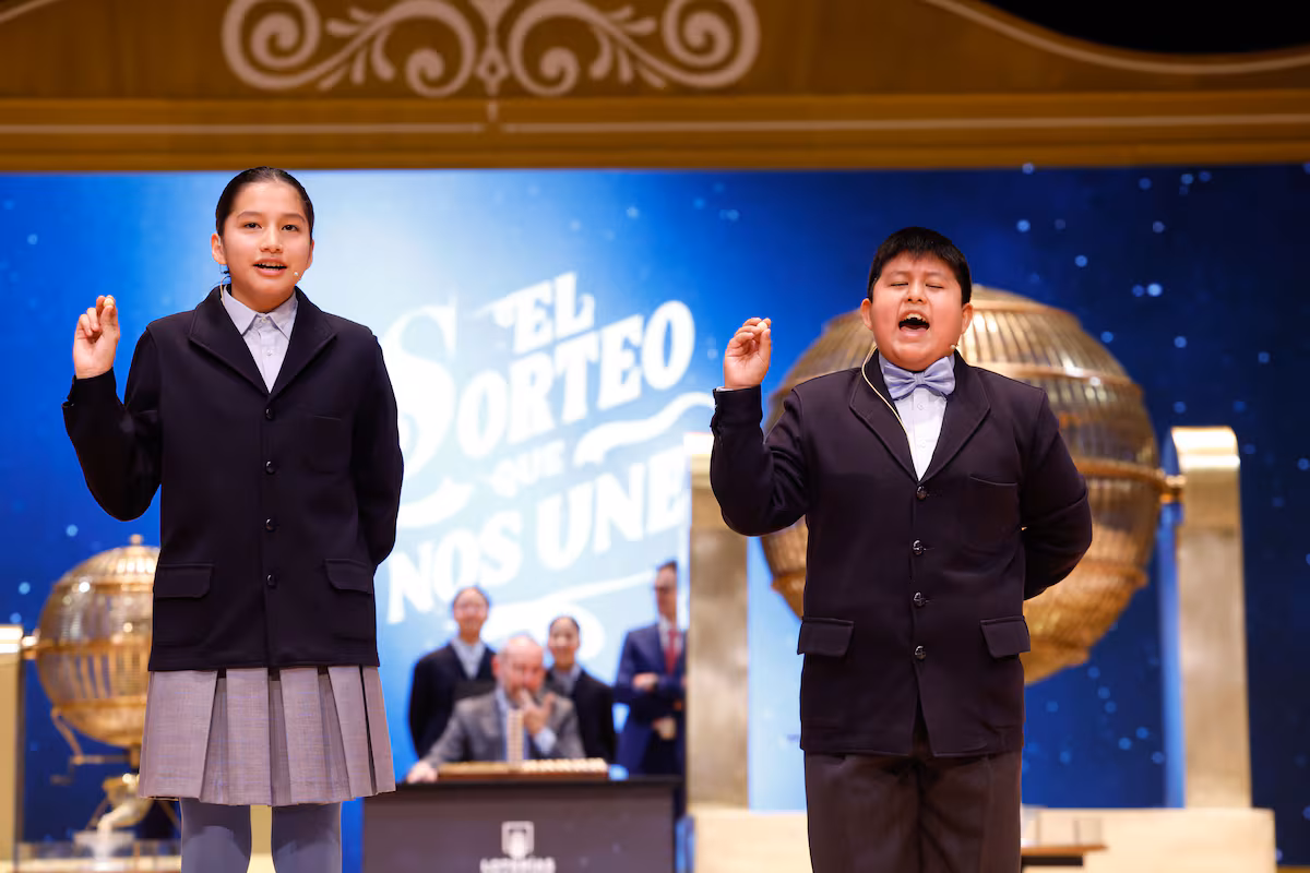 El Gordo ya no es lo que era: el sueño de comprar un piso con la Lotería de Navidad se desvanece y eso aleja a los más jóvenes del sorteo EL PAÍS