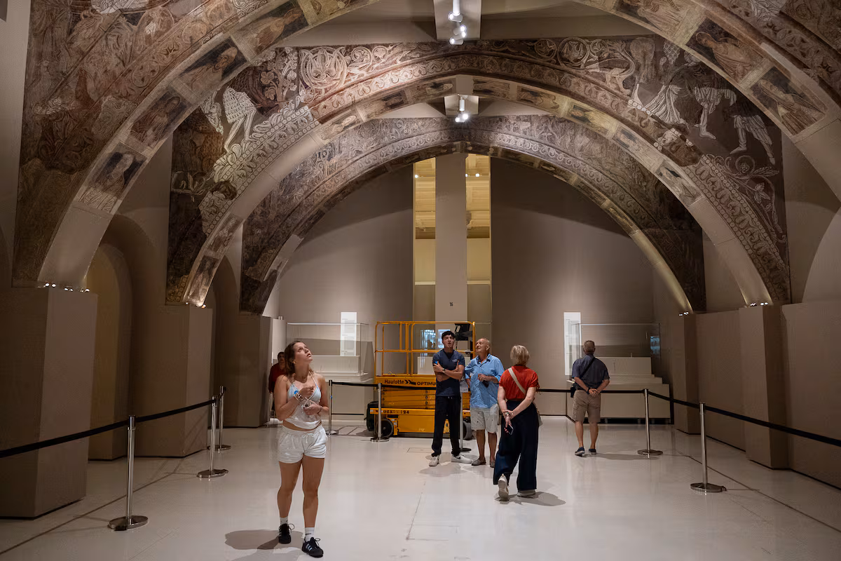 El MNAC presiona para que Cultura intervenga en un informe sobre la devolución de los murales de Sijena EL PAÍS