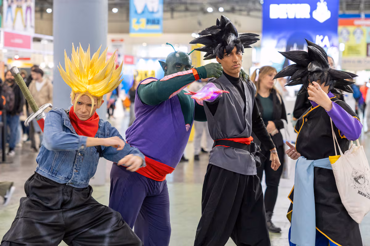 El Salón del Manga de Barcelona se llena de mangakas, otakus y katanas EL PAÍS