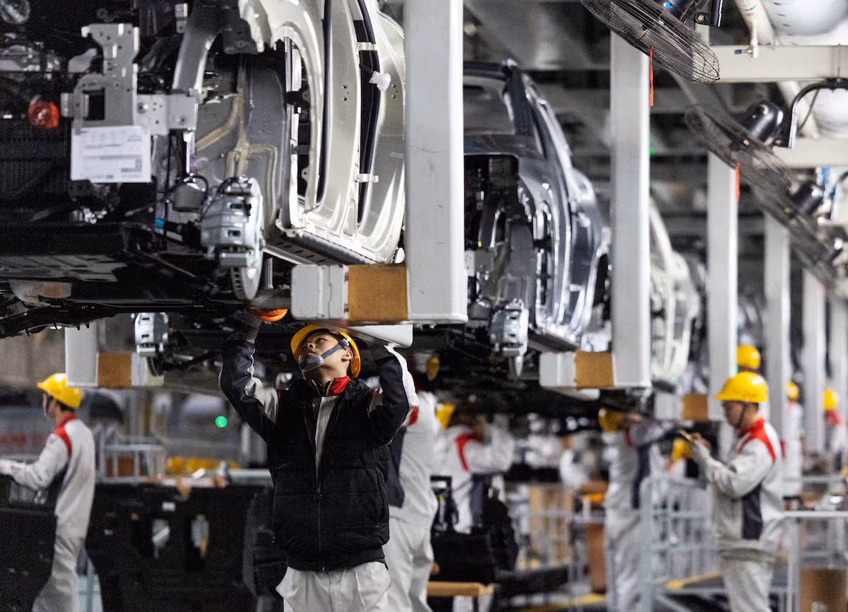El alza de aranceles en automóviles y autopartes complica el panorama para la industria automotriz en México EL PAÍS