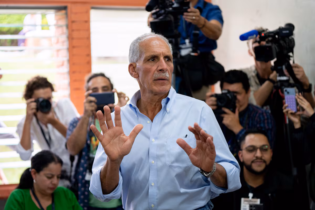 El conservador Asfura, abanderado de Trump, encabeza el agónico escrutinio de una elección muy ajustada en Honduras EL PAÍS