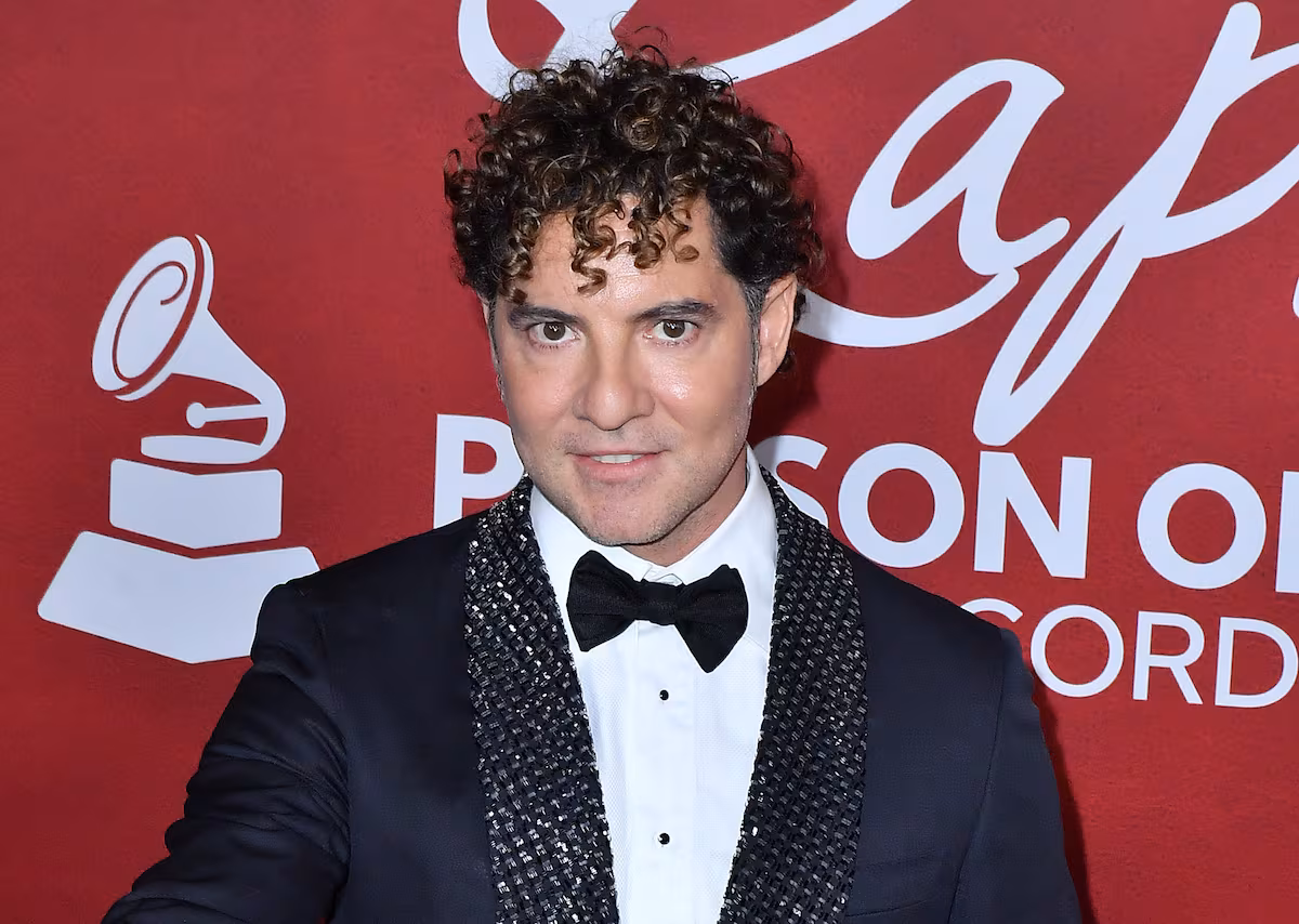 El emotivo mensaje de cumpleaños de David Bisbal a su padre, enfermo de alzhéimer: “Echo de menos poder tener una conversación” EL PAÍS