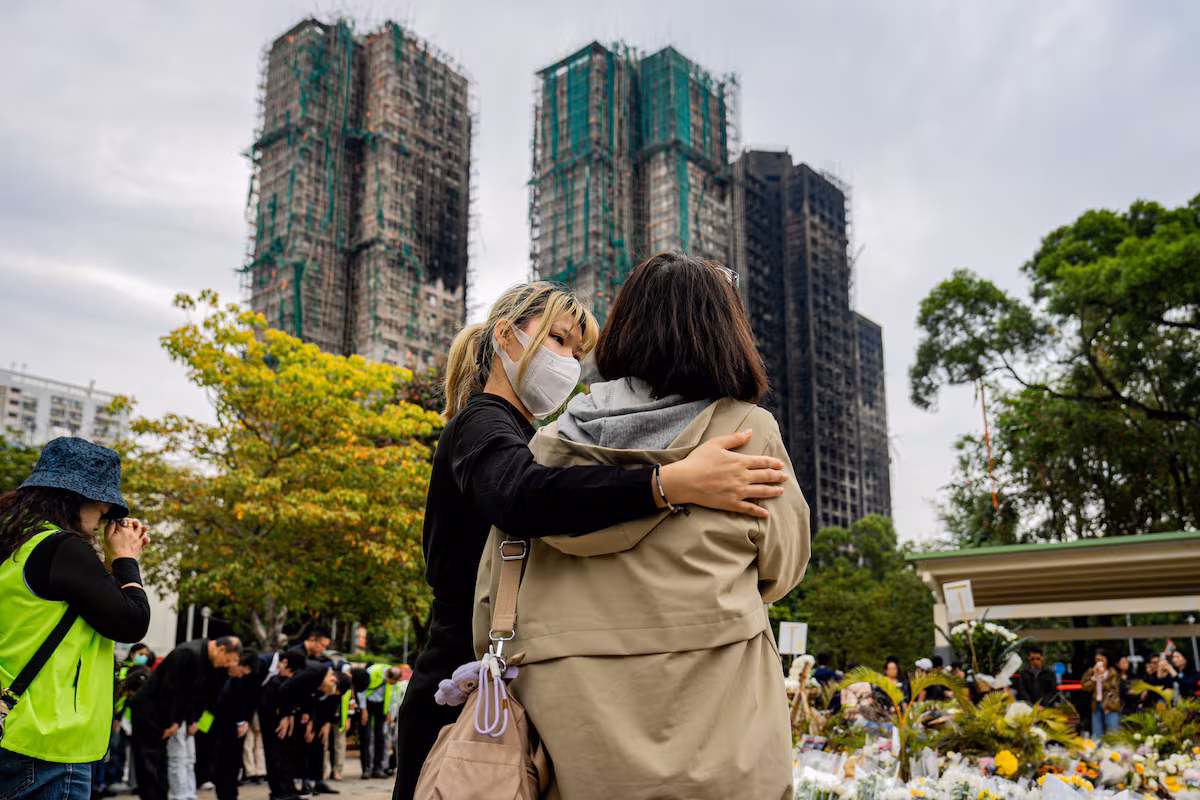 El megaincendio de las torres desata la mayor crisis política en Hong Kong desde las revueltas prodemocracia EL PAÍS
