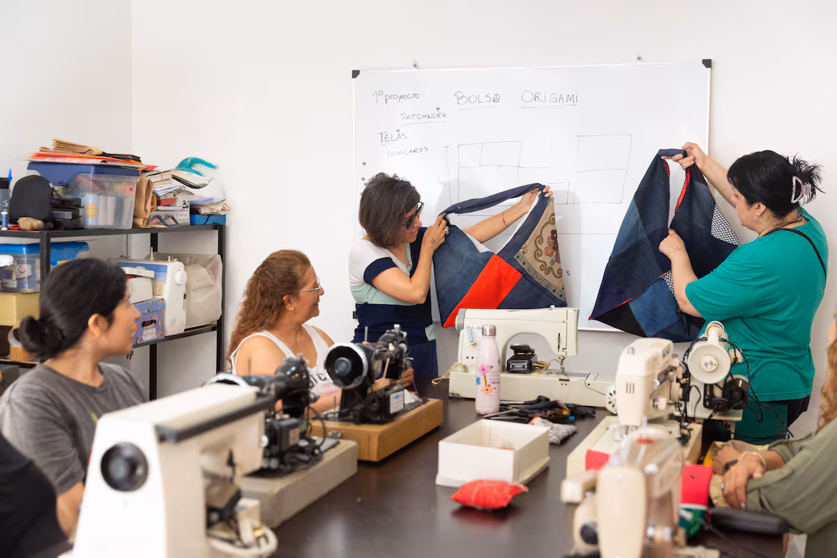 El municipio argentino que convierte cada retazo desechado en moda EL PAÍS