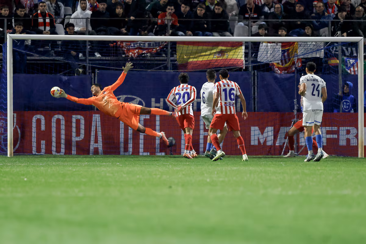 El oficio goleador de Griezmann y las paradas de Musso evitan un bochorno ante el Atlético Baleares Atlético Baleares