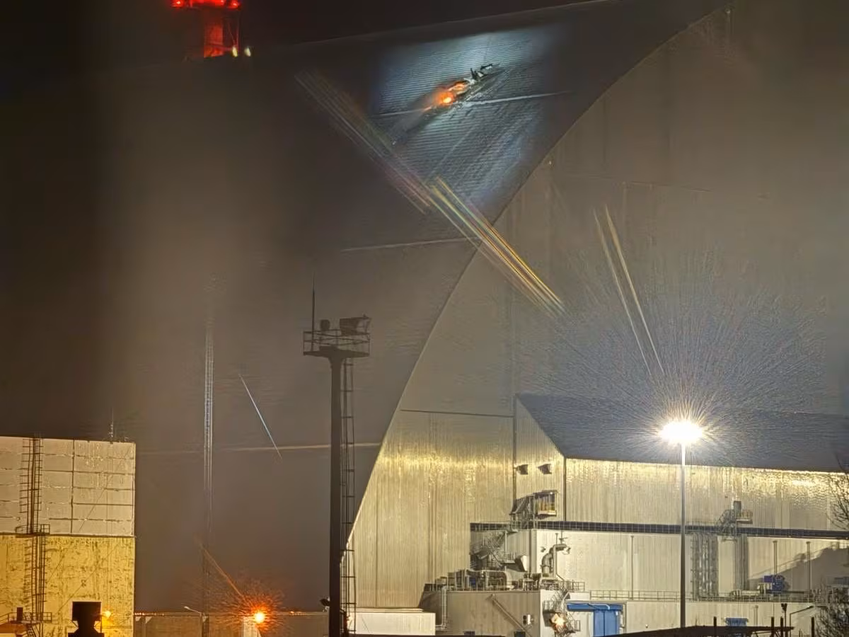 El sarcófago de la central nuclear de Chernóbil pierde su función protectora tras el impacto de un dron, según la ONU EL PAÍS