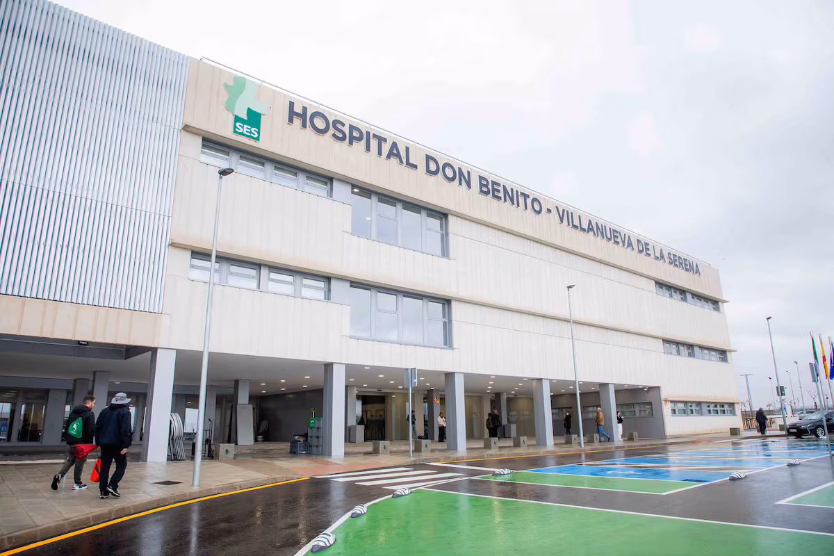 Enfermeros quirúrgicos del Hospital Don Benito-Villanueva alertan del riesgo para los pacientes por la incorporación de personal no preparado EL PAÍS