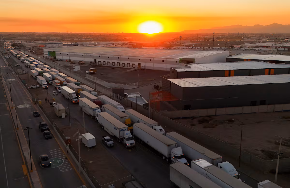 Estados Unidos carga contra los transportistas mexicanos que faciliten la inmigración ilegal: “Vamos contra ustedes” EL PAÍS