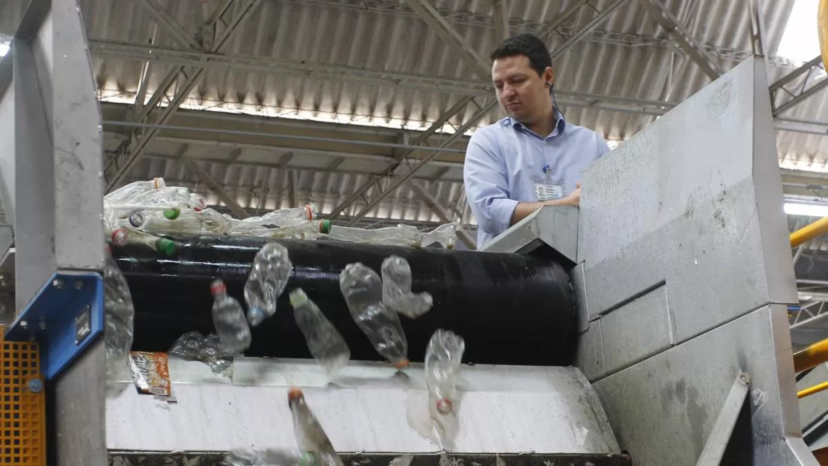 Exportaciones de plástico colombiano crecieron 7,4 % en 2025 y la capacidad de reciclaje nacional alcanzó casi las 500.000 toneladas Exportaciones de plástico colombiano crecieron 7,4 % en 2025 y la capacidad de reciclaje nacional alcanzó casi las 500.000 toneladas