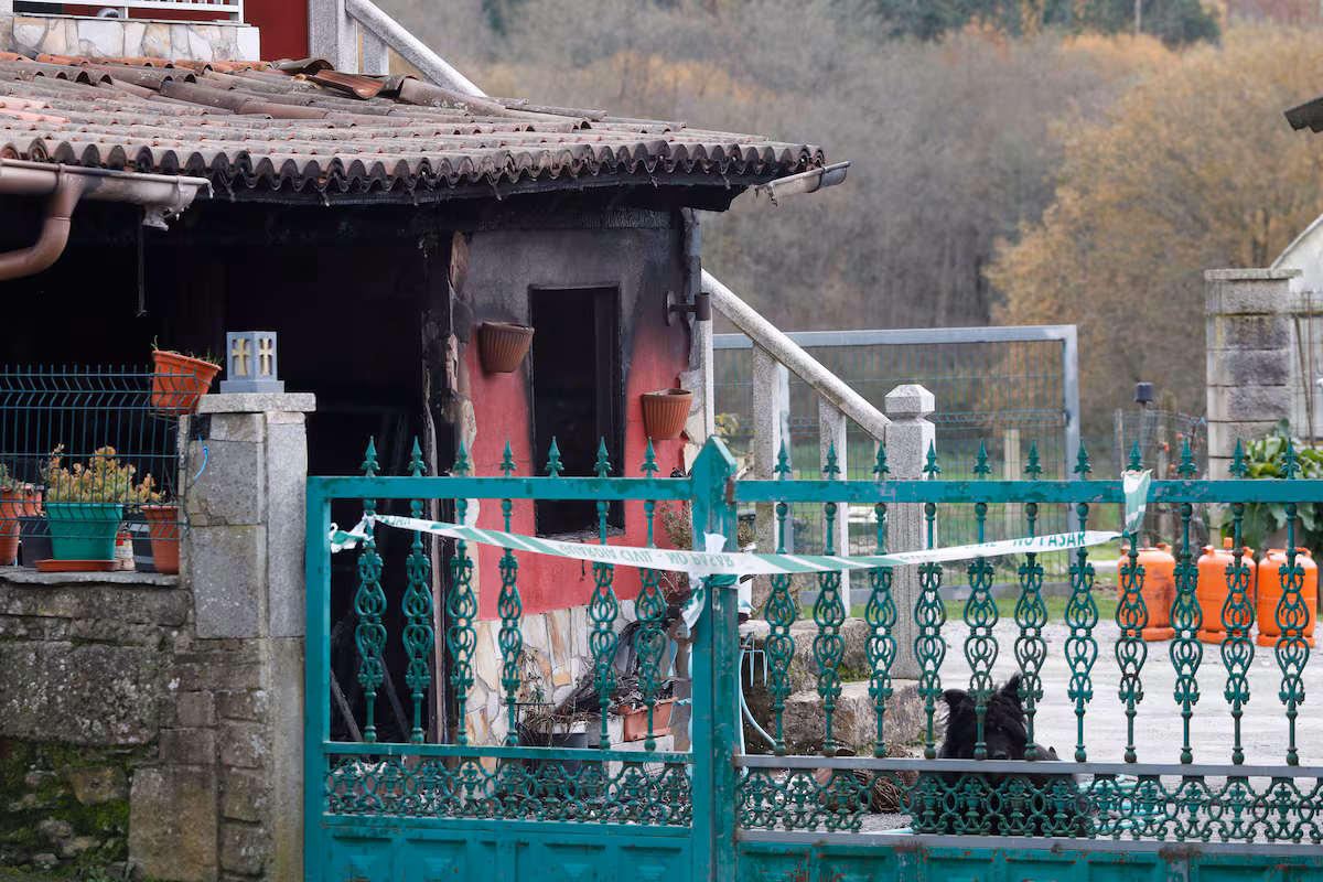 Fallece una mujer en el incendio de una vivienda en Palas de Rei (Lugo) EL PAÍS