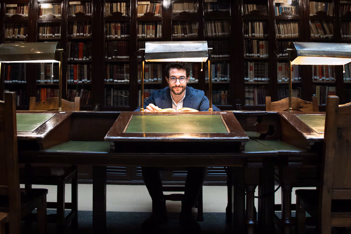Fernando Bonete, el ‘influencer’ que lee 140 libros al año: “No es que los jóvenes lean poco. La sociedad española lee poco” EL PAÍS