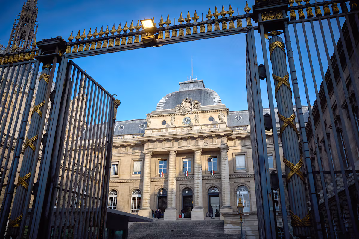 Francia estudia por primera vez su respuesta penal a la violencia machista: solo una de cada 10 denuncias acaba en condena EL PAÍS