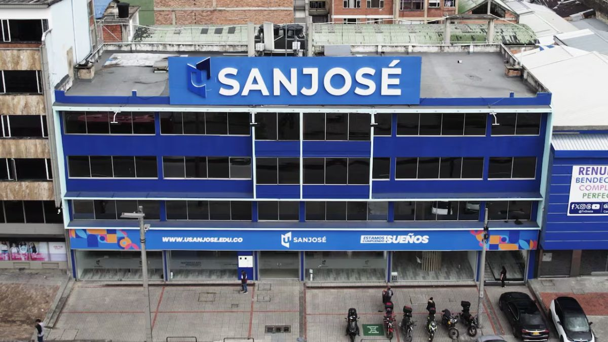 Fundación San José revisará 48.000 títulos expedidos 'uno por uno', después del escándalo de Juliana Guerrero, señaló Francisco Pareja Fundación San José revisará 48.000 títulos expedidos 'uno por uno', después del escándalo de Juliana Guerrero, señaló Francisco Pareja