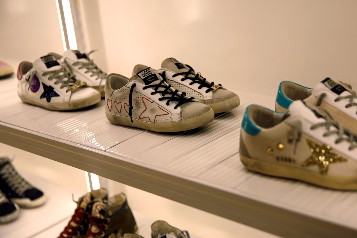 Golden Goose, las zapatillas desgastadas de 2.000 dólares cada par, son un raro triunfo para el capital riesgo Cinco Días