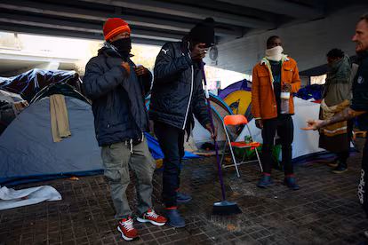 La Navidad no llegó al B9: más de 80 tiendas de campaña siguen bajo la C-31 La Navidad no llegó al B9: más de 80 tiendas de campaña siguen bajo la C-31