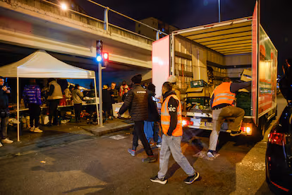 La Navidad no llegó al B9: más de 80 tiendas de campaña siguen bajo la C-31 La Navidad no llegó al B9: más de 80 tiendas de campaña siguen bajo la C-31