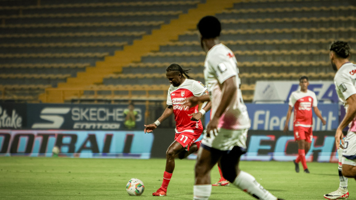 Hugo Rodallega volvió a ser el verdugo de Fortaleza: Santa Fe se impuso en el duelo de eliminados Hugo Rodallega volvió a ser el verdugo de Fortaleza: Santa Fe se impuso en el duelo de eliminados