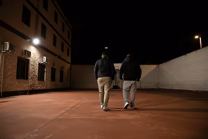 Aprender entre muros: la educación en los centros penitenciarios como vía de reinserción social Aprender entre muros: la educación en los centros penitenciarios como vía de reinserción social