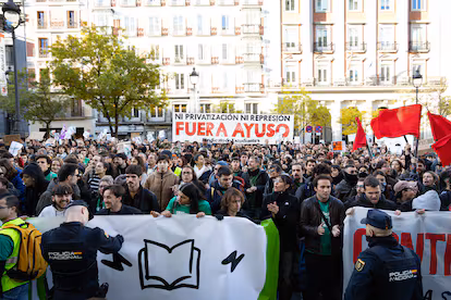 La universidad madrileña se vacía en el primer día de huelga contra las políticas de Ayuso: “El seguimiento es masivo” La universidad madrileña se vacía en el primer día de huelga contra las políticas de Ayuso: “El seguimiento es masivo”