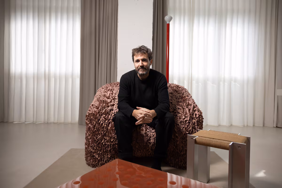 Isern Serra, el interiorista que imprime la sensación de hogar a restaurantes y oficinas EL PAÍS